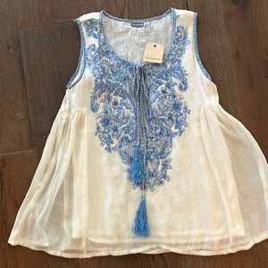 Earthbound Trading top, size M, NWT! 💕